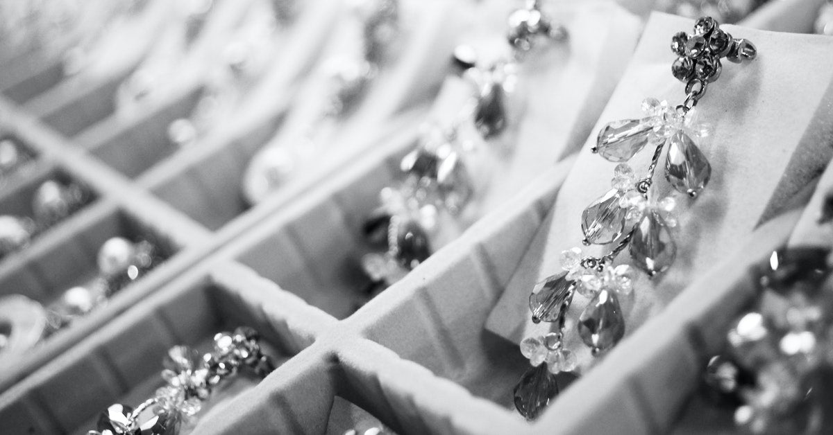 Pinterest : Temperament long sparkling diamond earrings for 2023