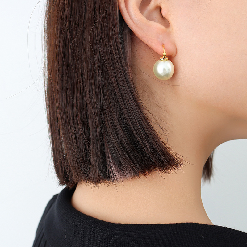 Bold Pearl Hoops
