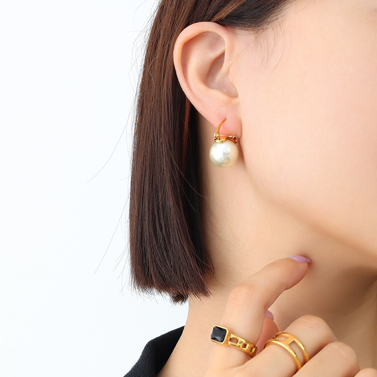 Bold Pearl Hoops