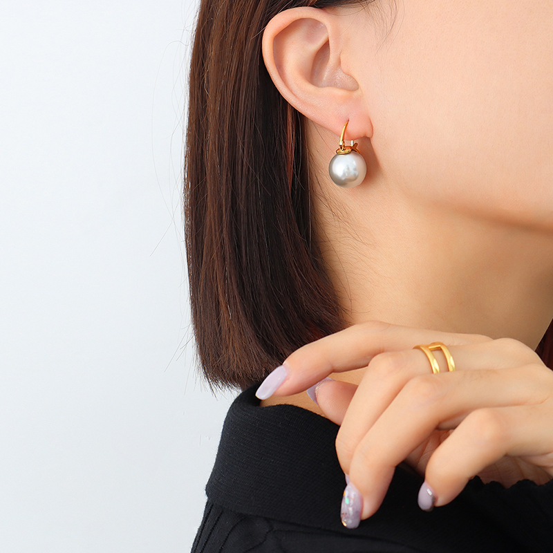 Bold Pearl Hoops