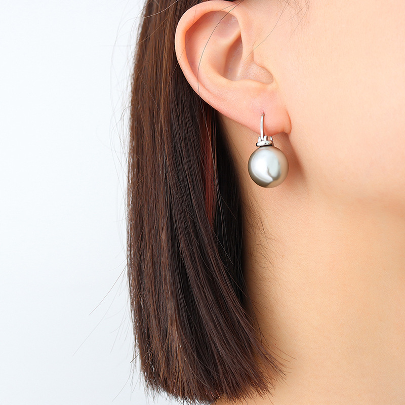 Bold Pearl Hoops