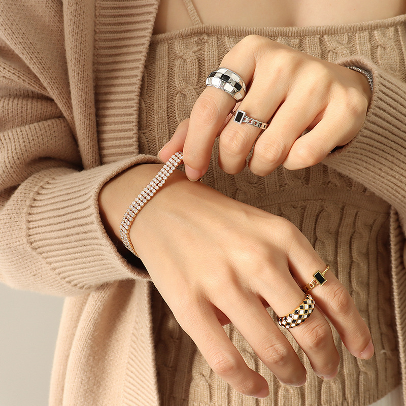 【售价小于限时,小于原价】Triple Layers Diamonds Inlaid Luxury Bracelet