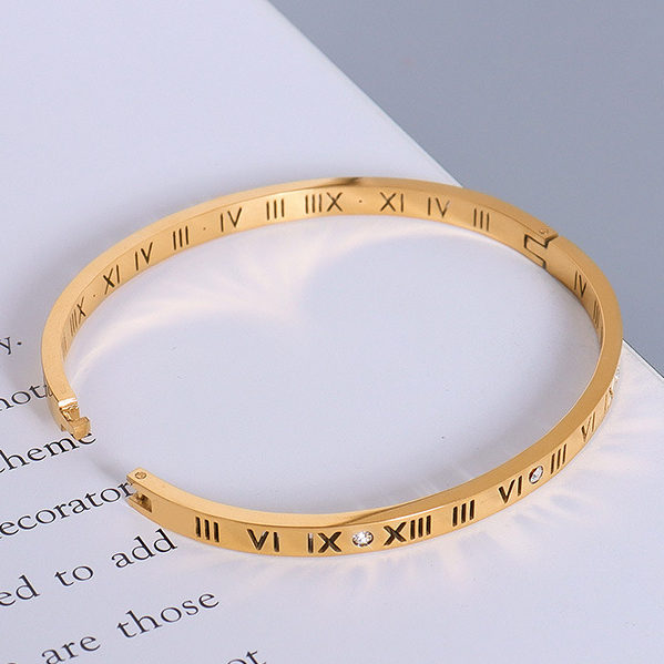 商品23-Diamonds Inlaid Roman Numerals Bangle