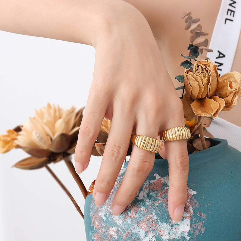 【6个款式,限时促销价一样比售价高】Croissant Texture Ring